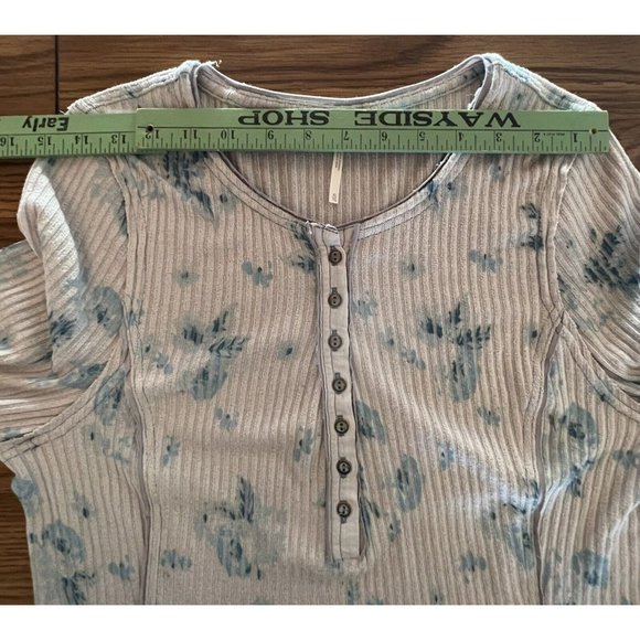 Free People Layer Me Henley Top XL Grey Floral Long Bell Sleeve Ribbed Boho - Picture 9 of 12